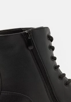 YOURTURN Veterboots - Black 13 YOURTURN Veterboots - Black -Yourturn 0db849e6441941bba0625771352e5e65