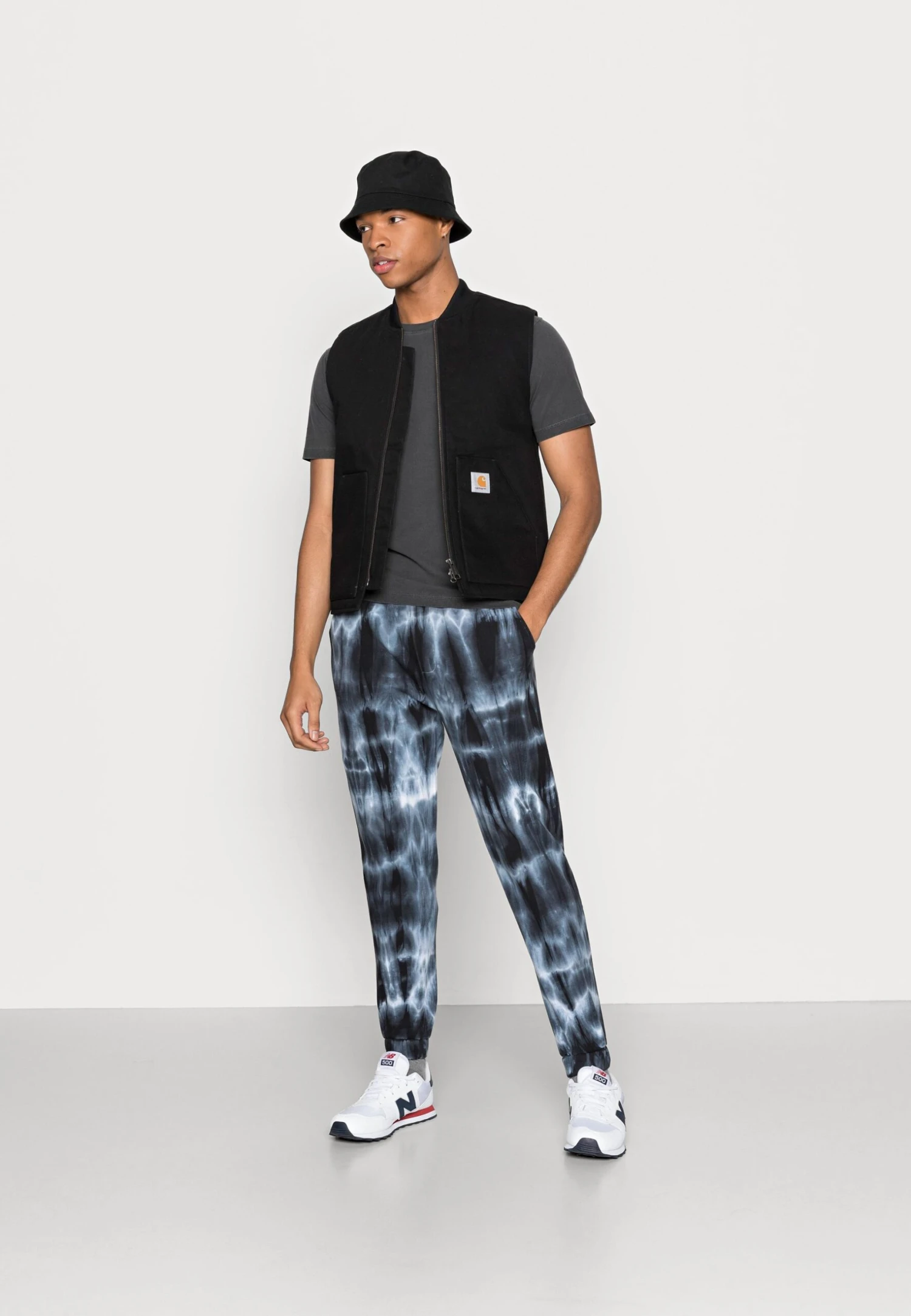 YOURTURN Monochrome Tie Dye Jogger Unisex - Trainingsbroek - Black/Off White 4 YOURTURN Monochrome Tie Dye Jogger Unisex - Trainingsbroek - Black/Off White - Afbeelding 2