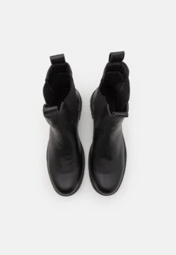 YOURTURN Korte Laarzen - Black 11 YOURTURN Korte Laarzen - Black -Yourturn 1d300a14387e4d48bfaf5939afbb9e66