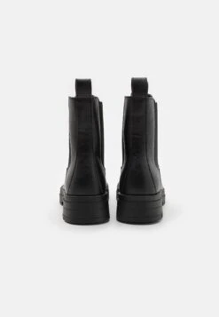 YOURTURN Korte Laarzen - Black 10 YOURTURN Korte Laarzen - Black -Yourturn 2f64bcfc149d4989a60c56b045497a83