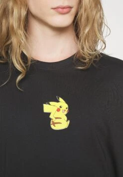 YOURTURN Pokemon Pikachu Unisex - T-Shirt Print - Black -Yourturn 328c4b1f52df4297840bafddc7f1c24a
