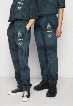 YOURTURN Wincent Weiss Unisex - Trainingsbroek - Black 11 YOURTURN Wincent Weiss Unisex - Trainingsbroek - Black -Yourturn 3fd66f9c53654e0cb7e900af39037588