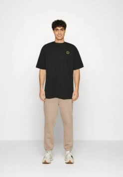 YOURTURN Unisex - T-Shirt Basic - Black 8 YOURTURN Unisex - T-Shirt Basic - Black -Yourturn 40a6b9a4c45e4fb5b1a298acbd6371c5