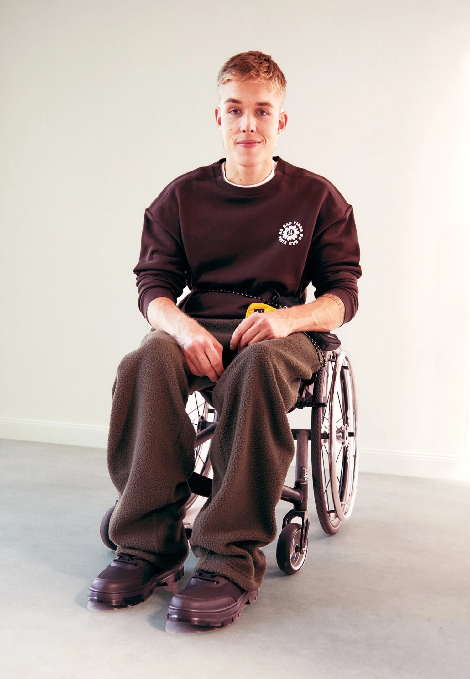 YOURTURN Unisex - Sweater - Dark Brown 4 YOURTURN Unisex - Sweater - Dark Brown - Afbeelding 2