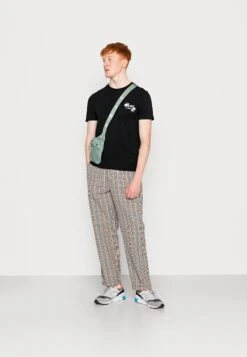 YOURTURN Dragon Tiger Tee - T-Shirt Print - Black 8 YOURTURN Dragon Tiger Tee - T-Shirt Print - Black -Yourturn a25a548e92624861b7828cfa7c2f7f3e