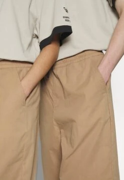 YOURTURN Genderless Parachute - Shorts - Brown 15 YOURTURN Genderless Parachute - Shorts - Brown -Yourturn ad5b933259074bd2b8a2edc947805f80