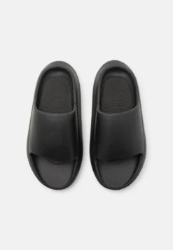 YOURTURN Badslippers - Black 11 YOURTURN Badslippers - Black -Yourturn cf646b70f2e848caa63bab5f5d5868bd