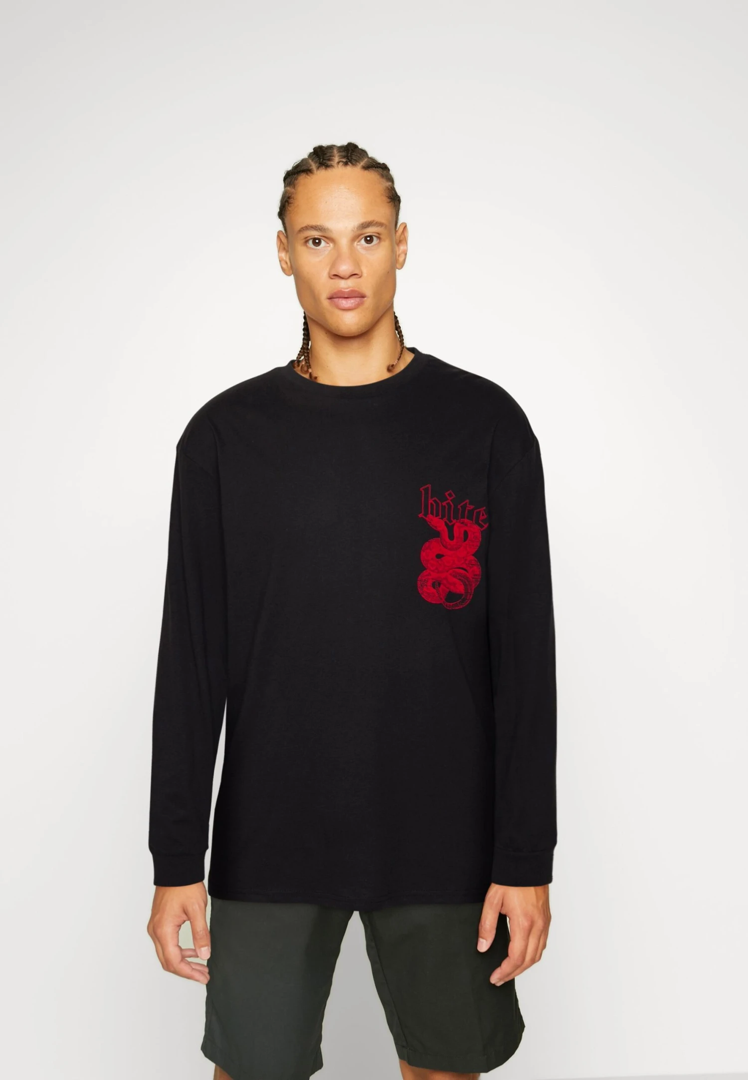 YOURTURN Longsleeve - Black 3 YOURTURN Longsleeve - Black