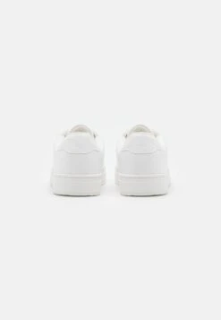 YOURTURN Sneakers Laag - White 10 YOURTURN Sneakers Laag - White -Yourturn e422fcb945e54679a768f4c471e3e98a