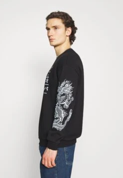 YOURTURN Sweater - Black 14 YOURTURN Sweater - Black -Yourturn efe317ba193142b180f368b1c2b9dde3